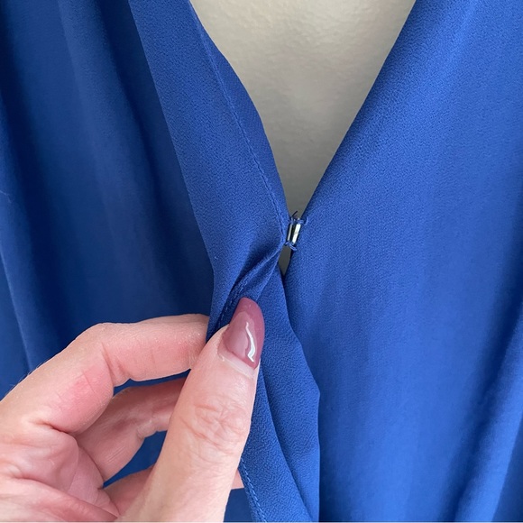 Andree Royal Blue Sleeveless Blouse, Deep V in Back Size M - Picture 6 of 8